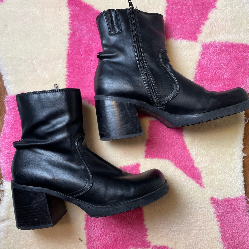 90s Vintage Chunky Black Boots